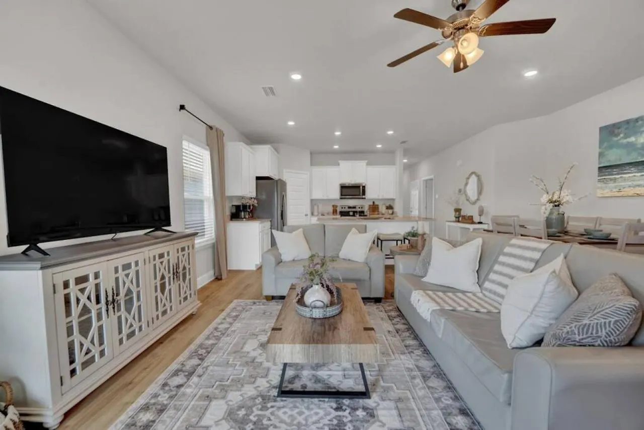 Brand New Build With Ocean Views And Golf Cart Sleeps 12 Holiday home *