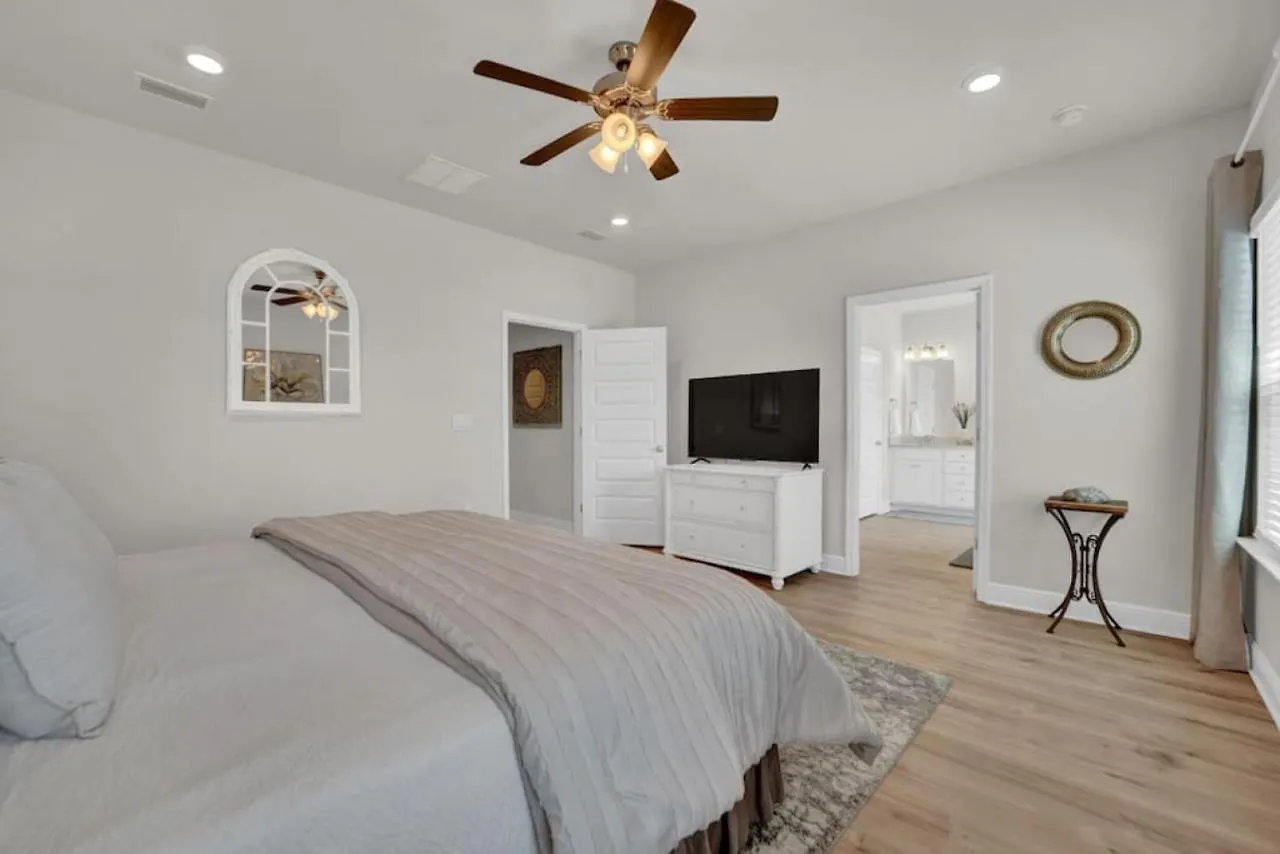 Brand New Build With Ocean Views And Golf Cart Sleeps 12