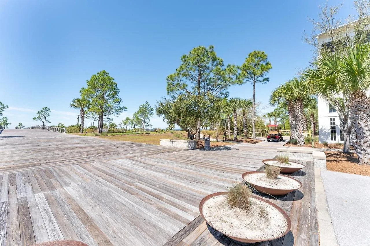 2 Style Pools ! Walk2beach ! 4 Bedrooms ! Board Walk ! Grill ! Holiday home