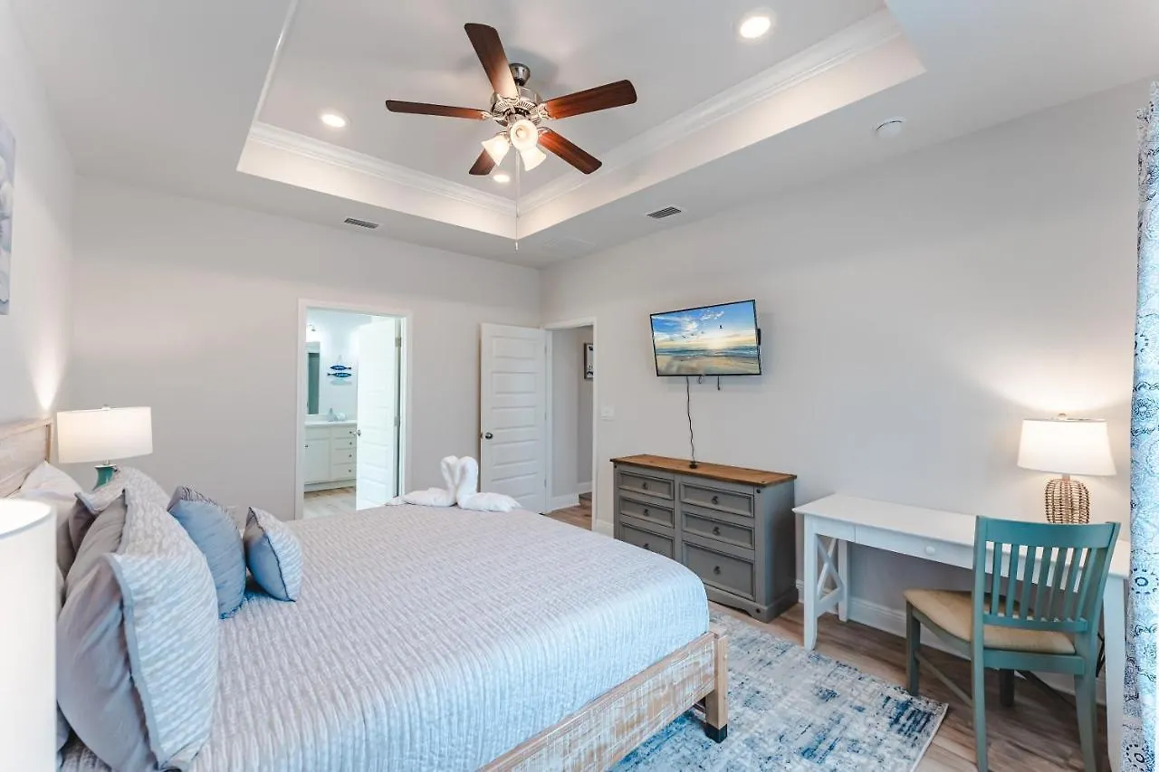 2 Style Pools ! Walk2beach ! 4 Bedrooms ! Board Walk ! Grill ! Holiday home