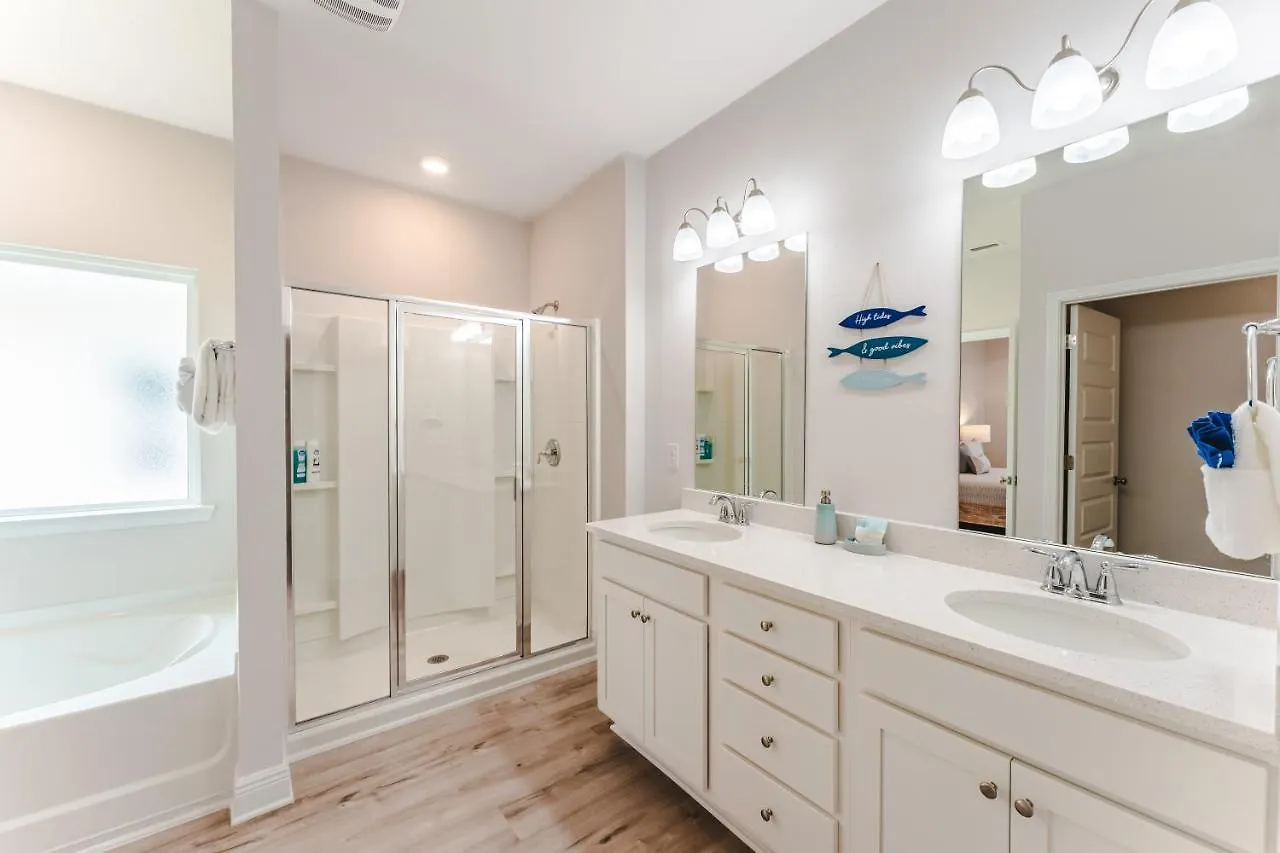 2 Style Pools ! Walk2beach ! 4 Bedrooms ! Board Walk ! Grill ! *
