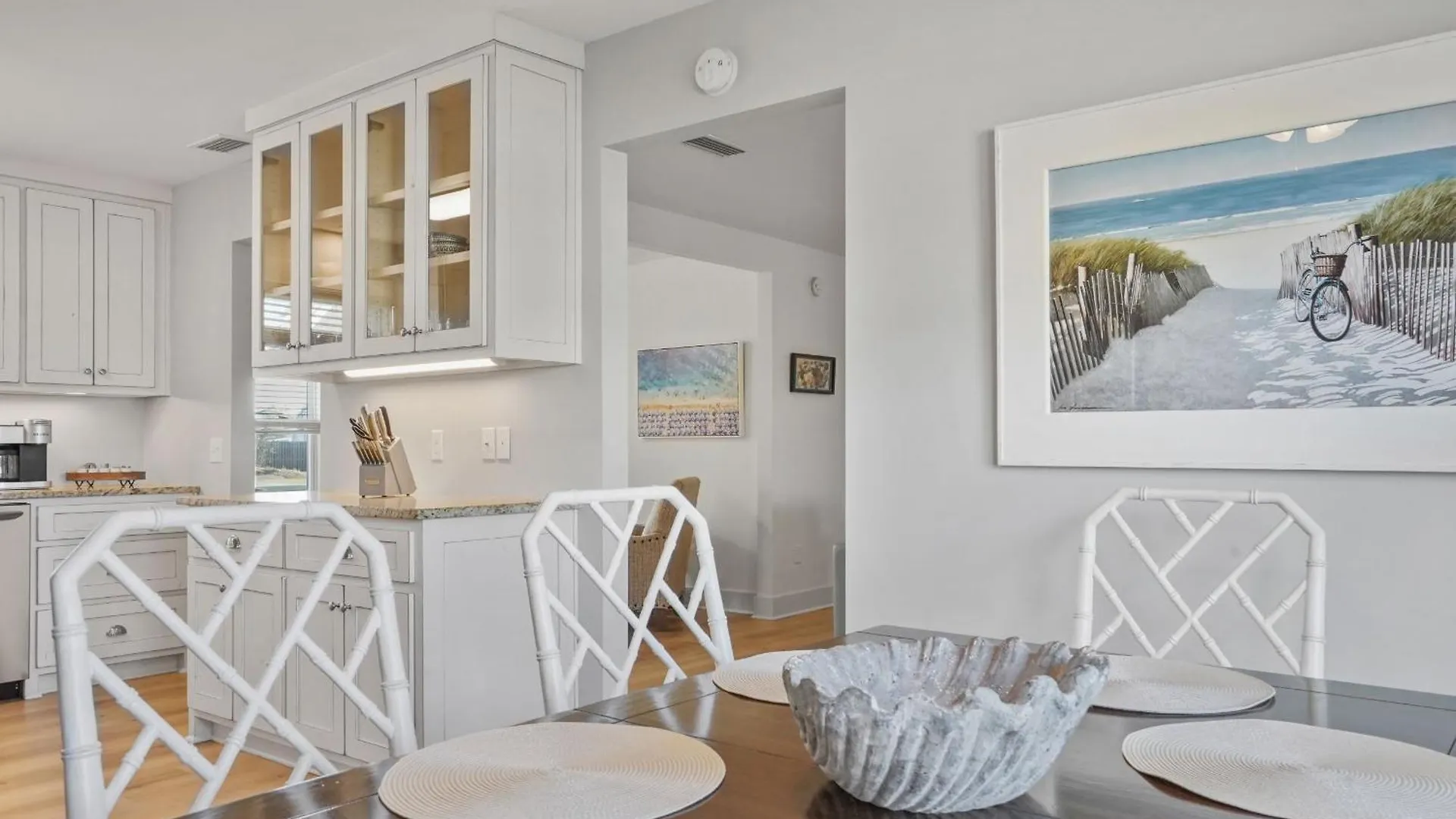 Southern Mermaid Cottage- Pet Friendly Fenced