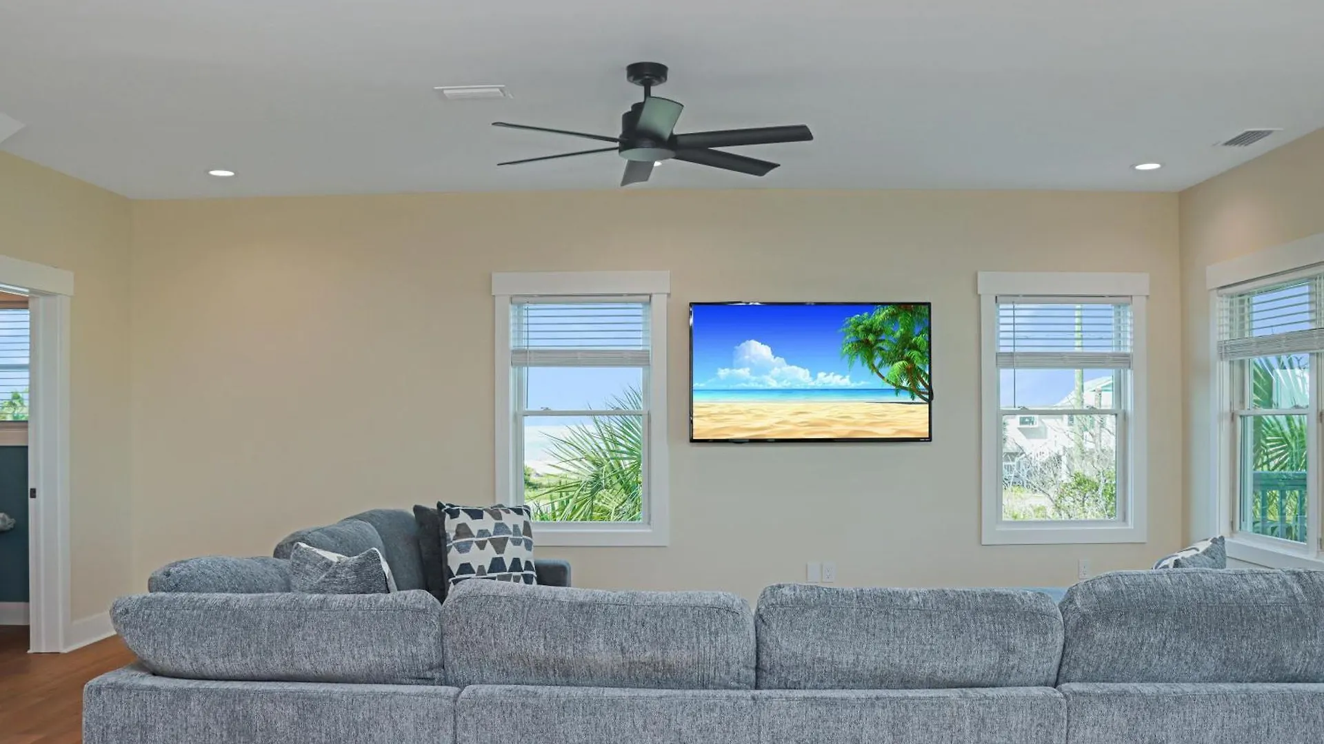 Desoto 1 By Pristine Vacation Holiday home *
