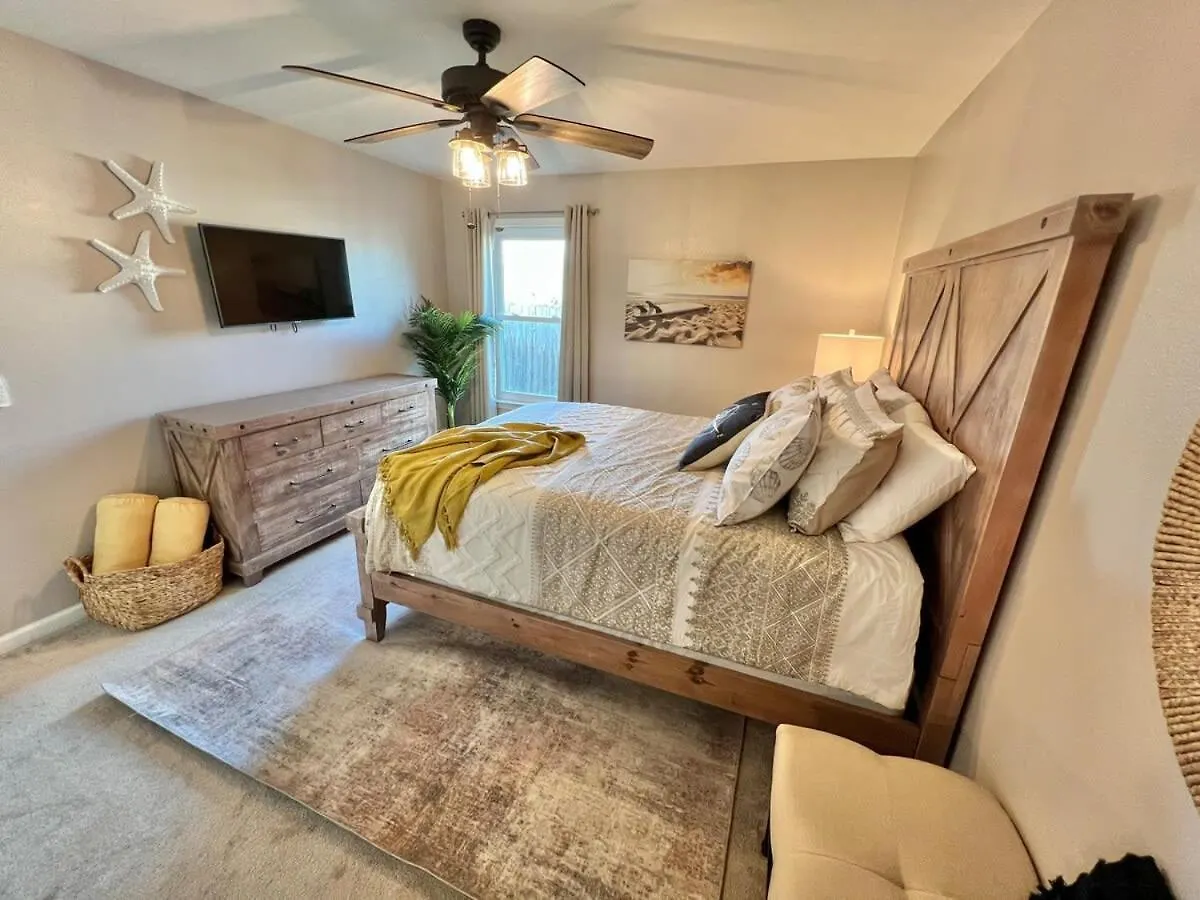 3blk2beach-heatedpool-golfcart4-6-5br-3bath-slps14 Holiday home