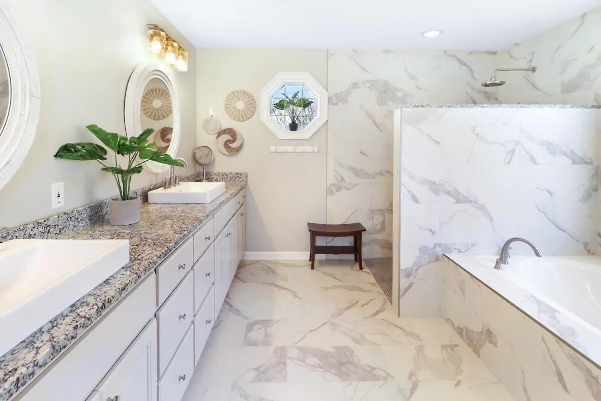 3blk2beach-heatedpool-golfcart4-6-5br-3bath-slps14