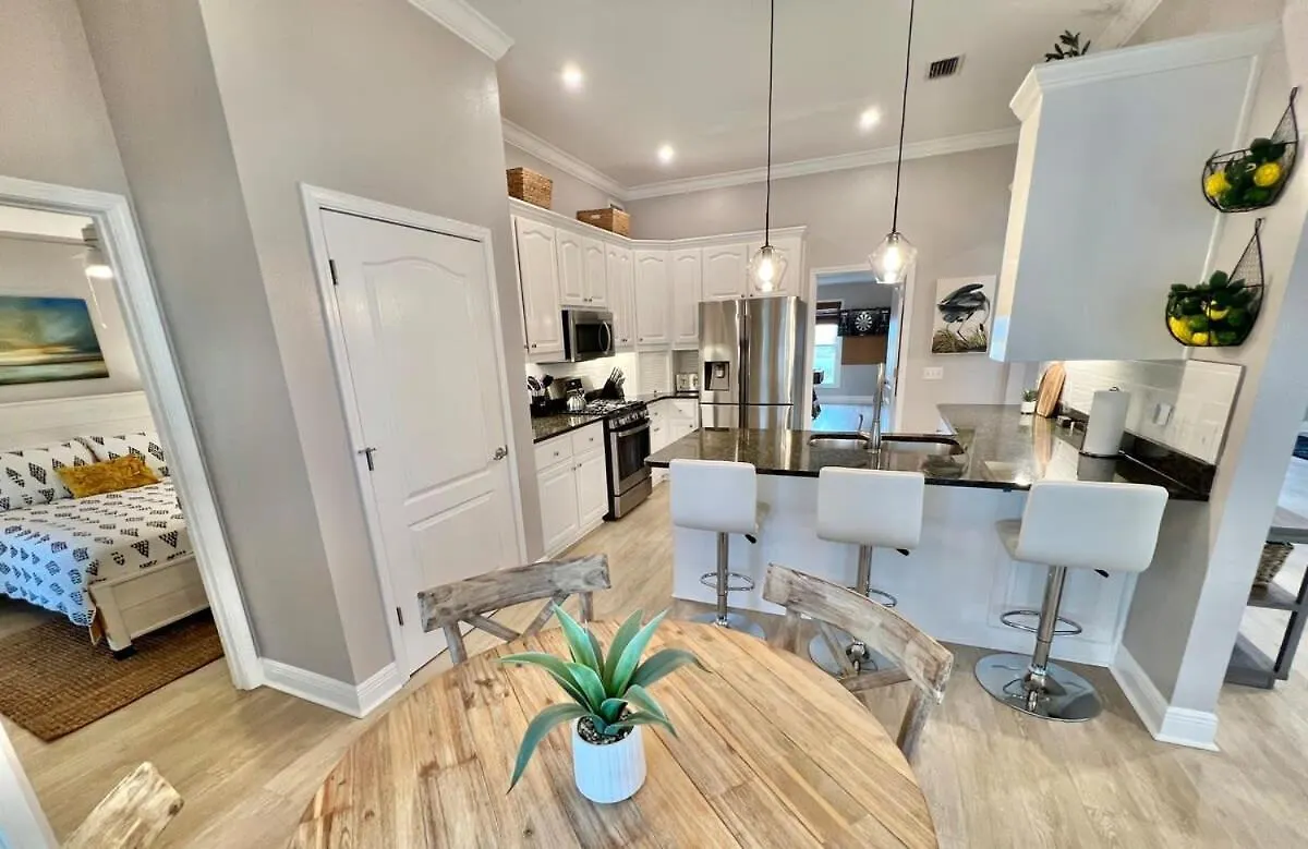 3blk2beach-heatedpool-golfcart4-6-5br-3bath-slps14