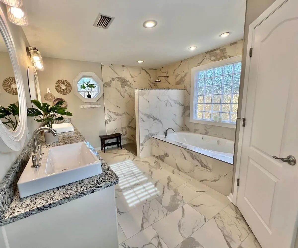 3blk2beach-heatedpool-golfcart4-6-5br-3bath-slps14 Holiday home *