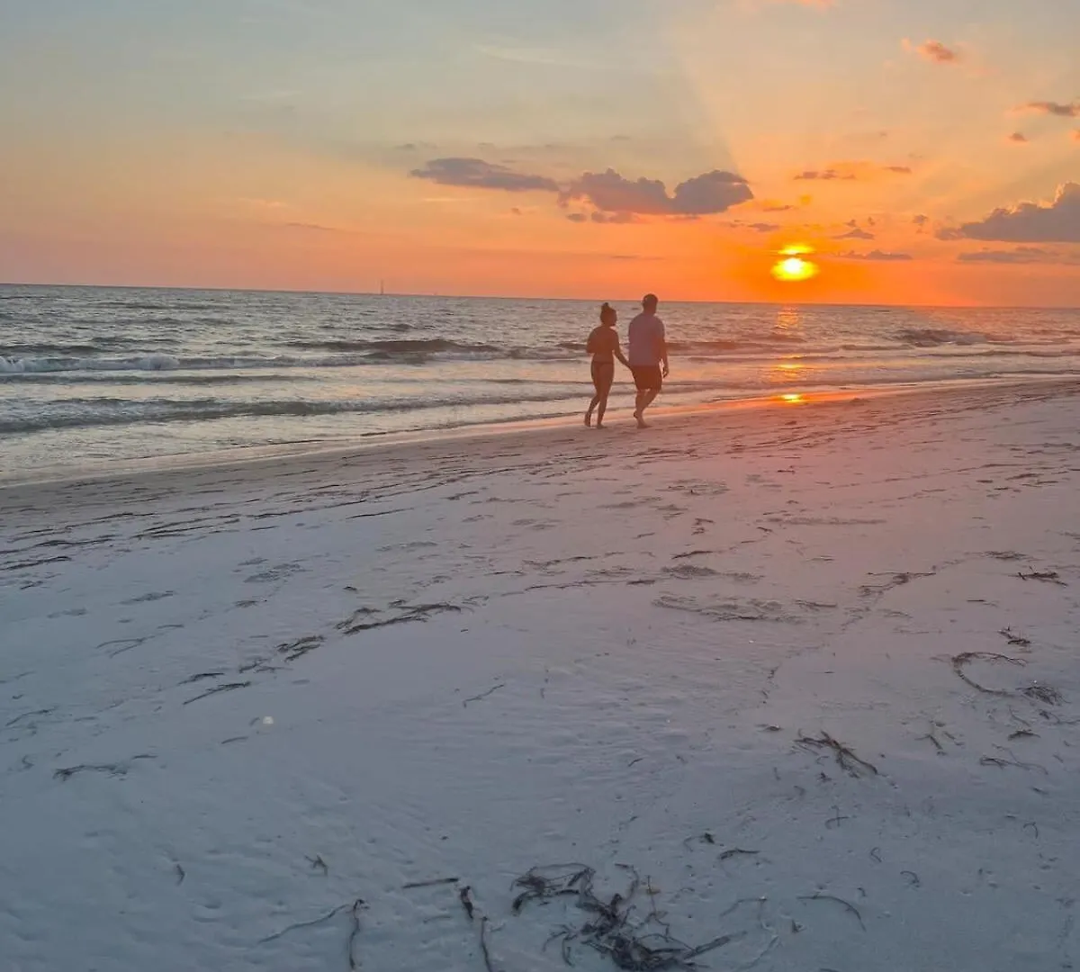 2blk2beach-heatedpool-golfcart4-4-5br-3bath-slps16 Holiday home *