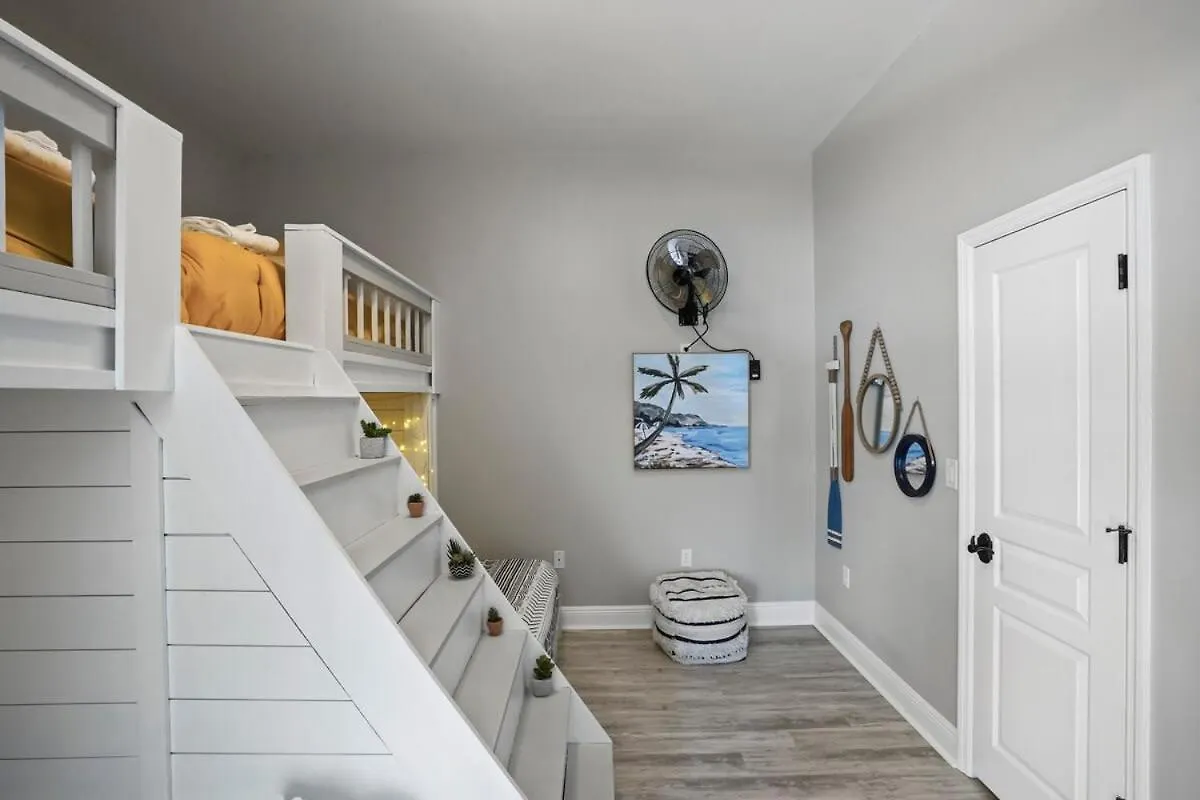 2blk2beach-heatedpool-golfcart4-4-5br-3bath-slps16 Holiday home Port St. Joe