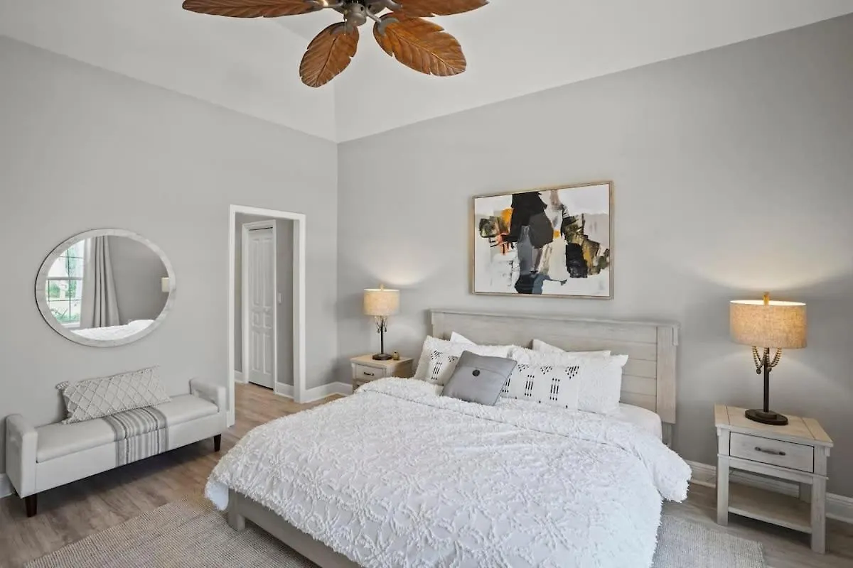 2blk2beach-heatedpool-golfcart4-4-5br-3bath-slps16 Holiday home