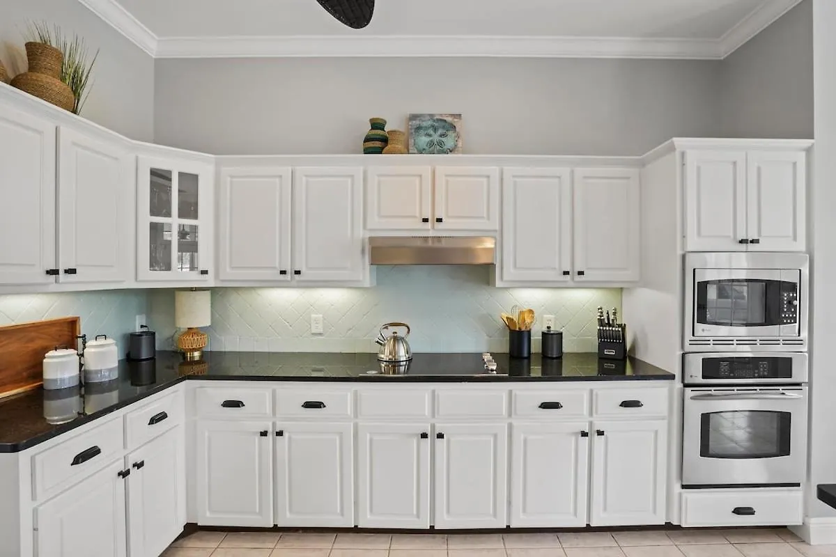 2blk2beach-heatedpool-golfcart4-4-5br-3bath-slps16 Holiday home