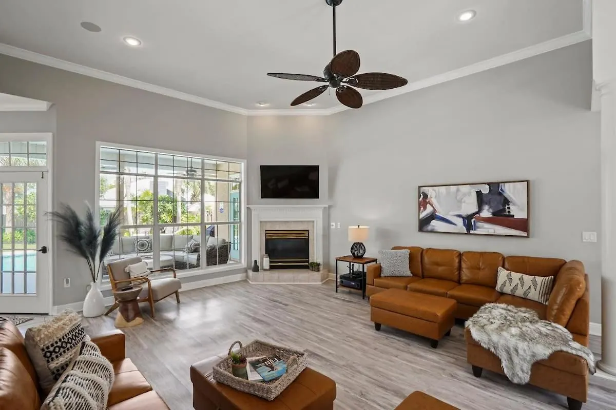 2blk2beach-heatedpool-golfcart4-4-5br-3bath-slps16 Holiday home