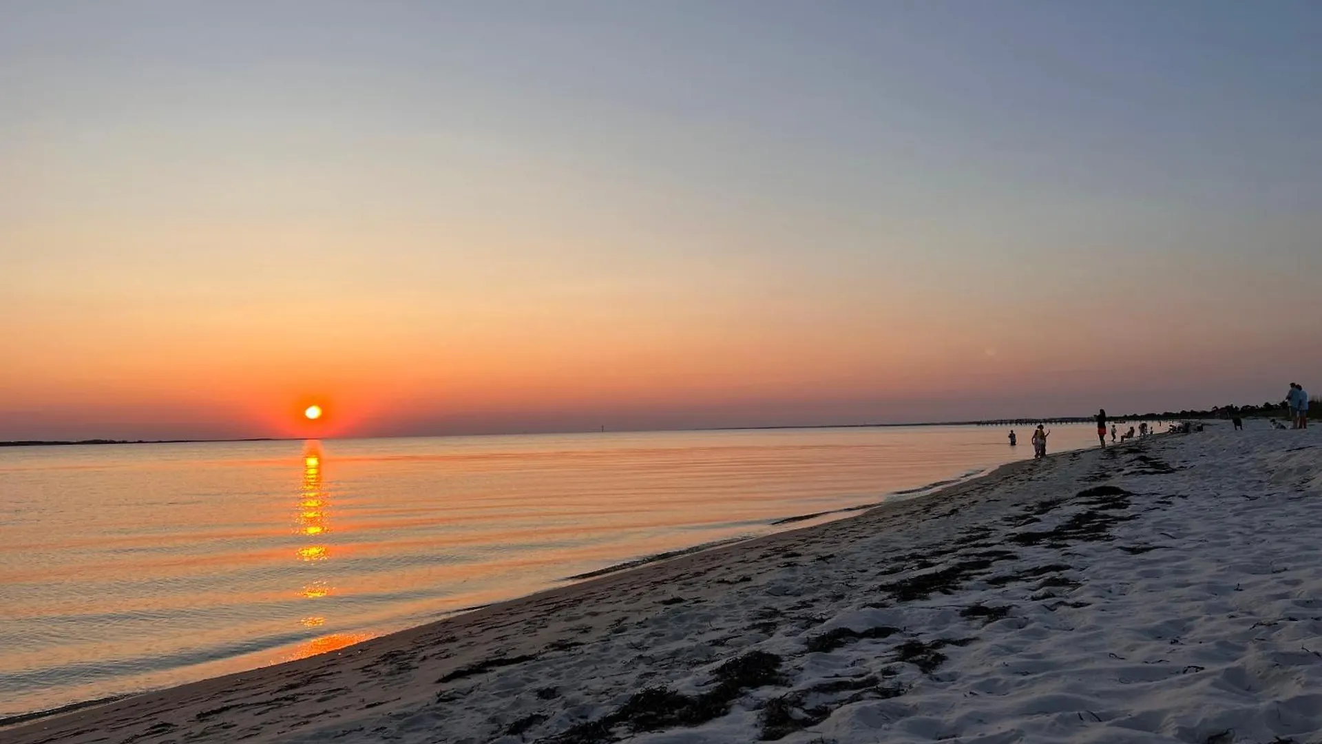 Holiday home On Seabatical In Windmark Resort! - Bikes, Walk To Beach, Pool, Gear, Golf Cart Avail! *