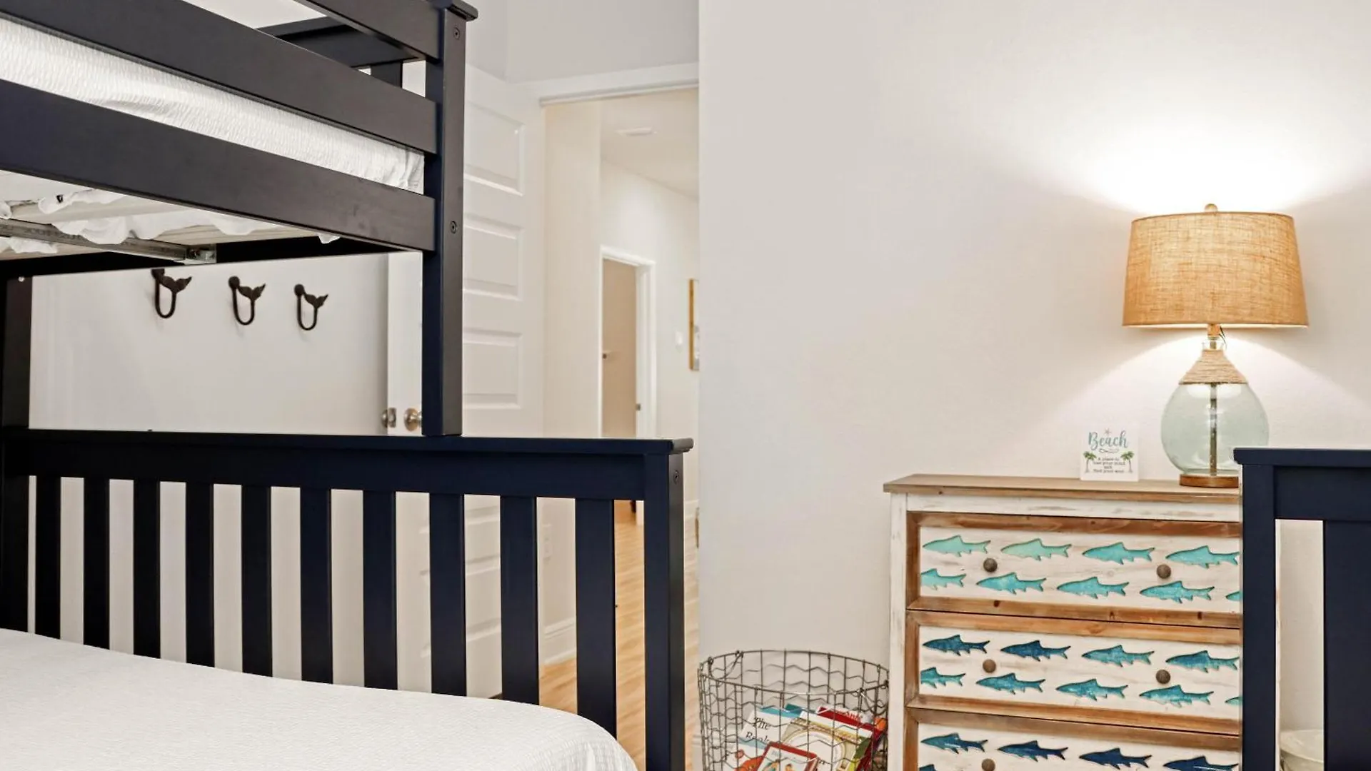 The Blue Bird By Pristine Vacation Holiday home