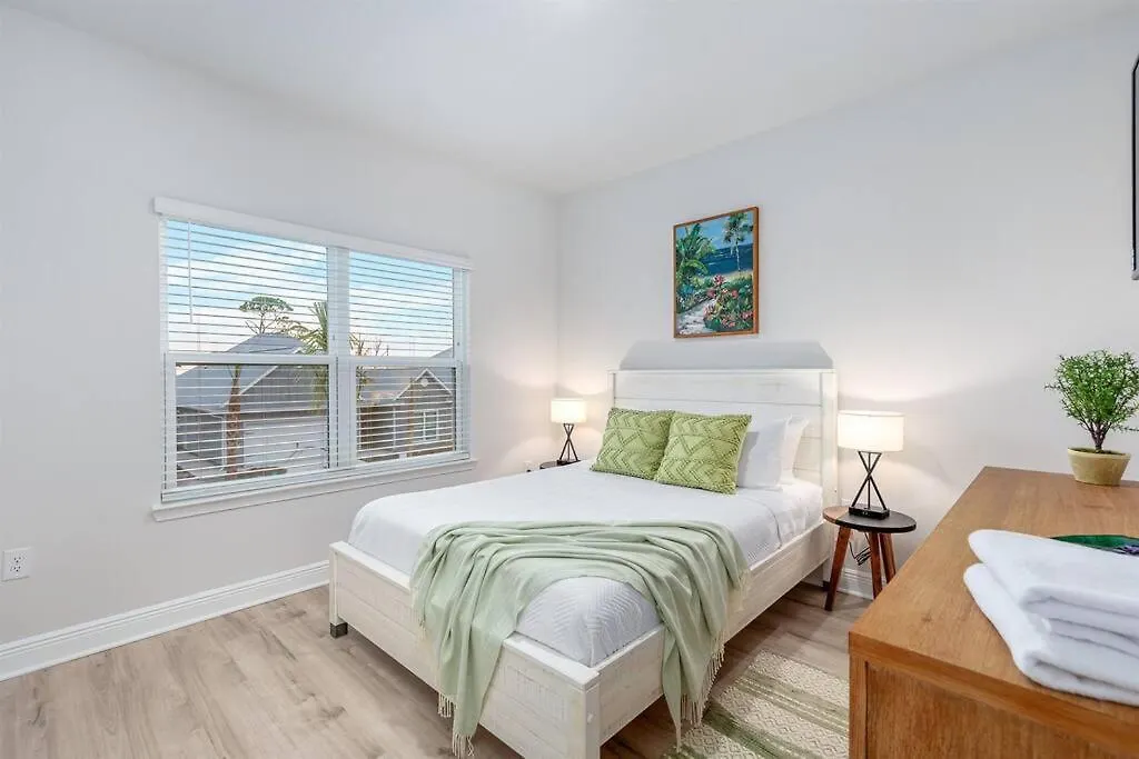 Walk To The Beach, Brand New Luxe House Holiday home