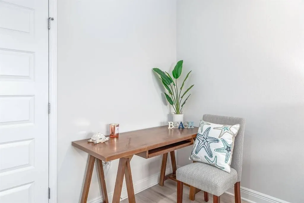 Walk To The Beach, Brand New Luxe House Holiday home *