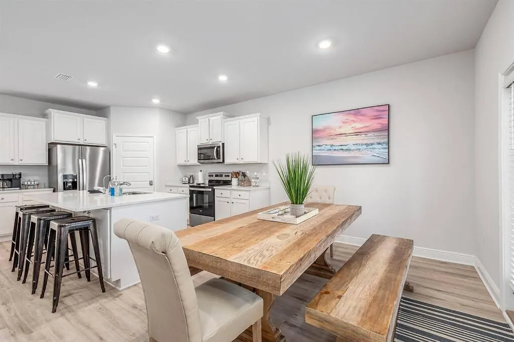 Holiday home Walk To The Beach, Brand New Luxe House