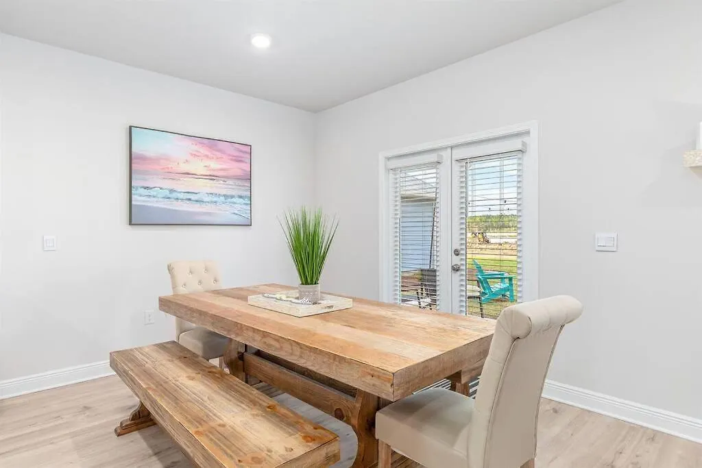 Walk To The Beach, Brand New Luxe House Holiday home *
