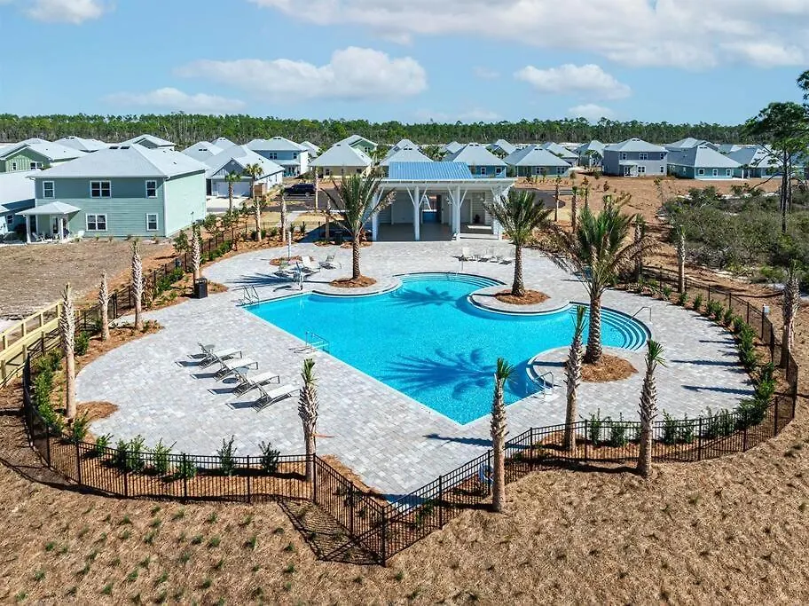 Walk To The Beach, Brand New Luxe House Holiday home *