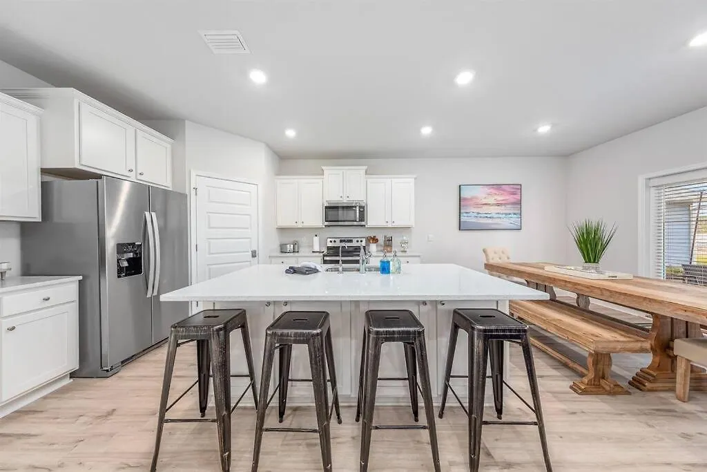 Holiday home Walk To The Beach, Brand New Luxe House *