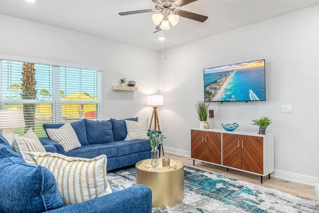 Walk To The Beach, Brand New Luxe House Holiday home *