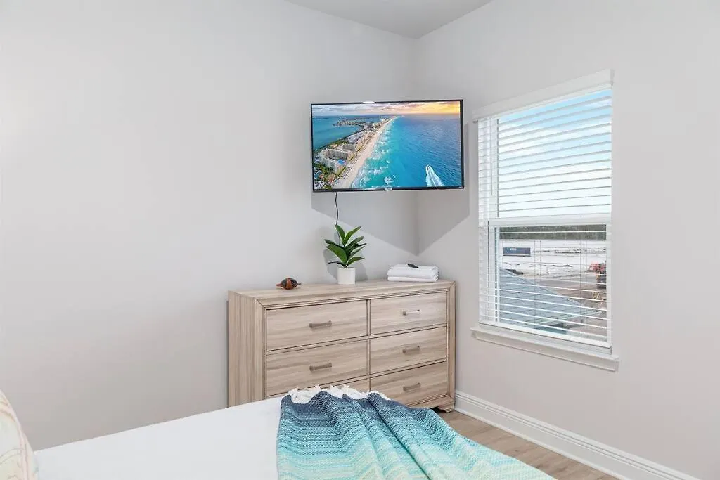 Walk To The Beach, Brand New Luxe House Holiday home