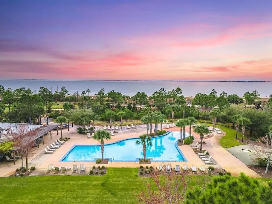 Walk To The Beach, Brand New Luxe House Holiday home *