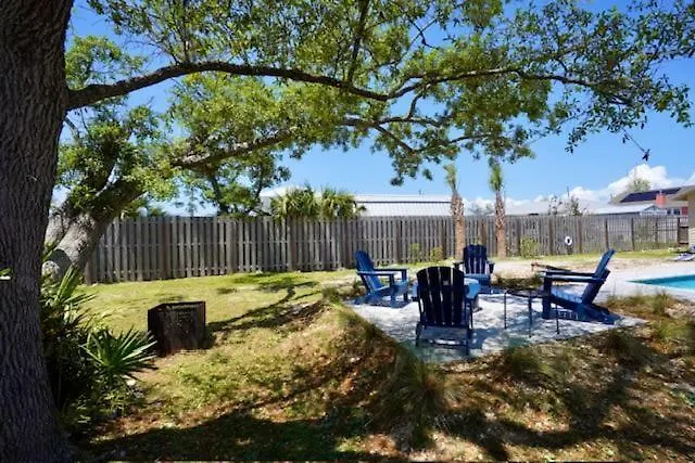 Southern Mermaid Cottage- Pet Friendly Fenced *