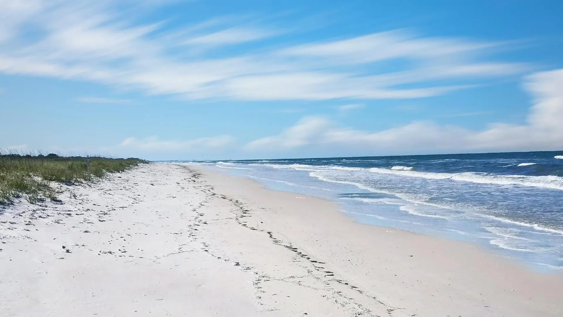 Holiday home The Sandy Pineapple - Coastal Steps To Pet & Family Friendly! *