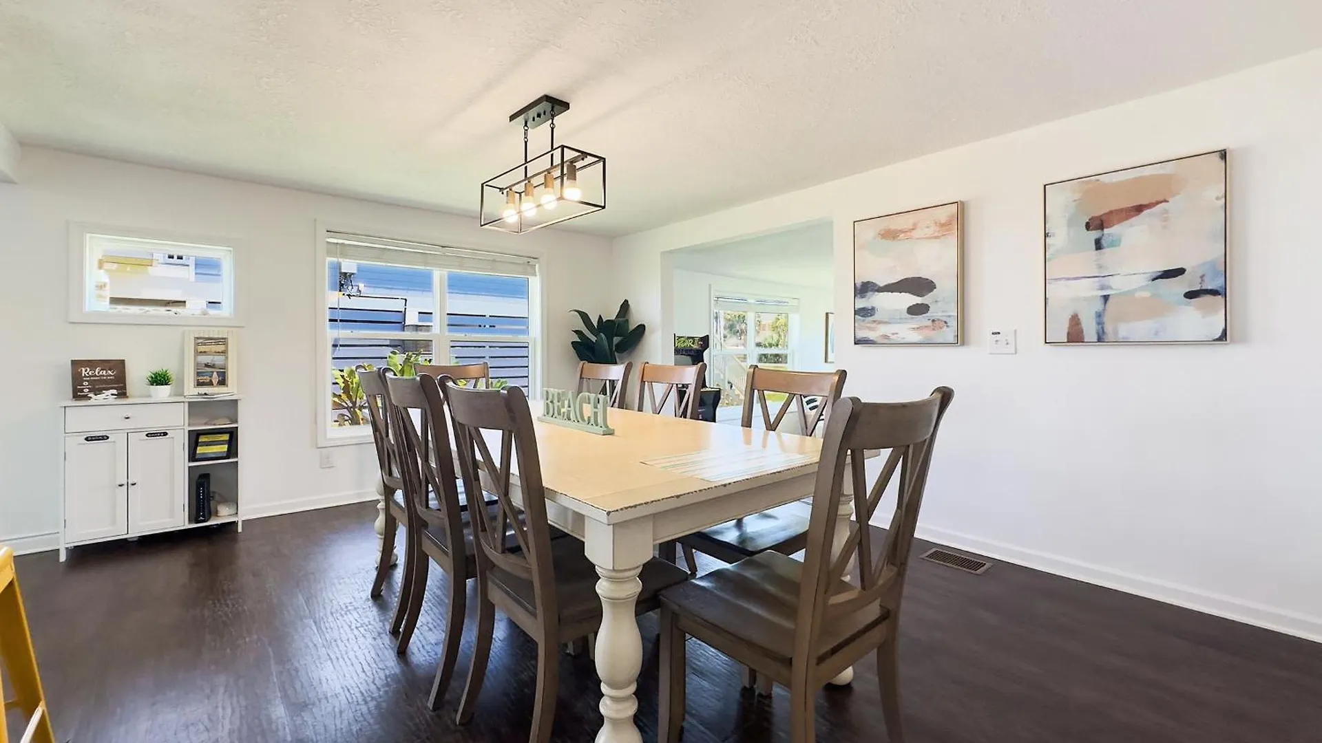 The Sandy Pineapple - Coastal Steps To Pet & Family Friendly! Holiday home