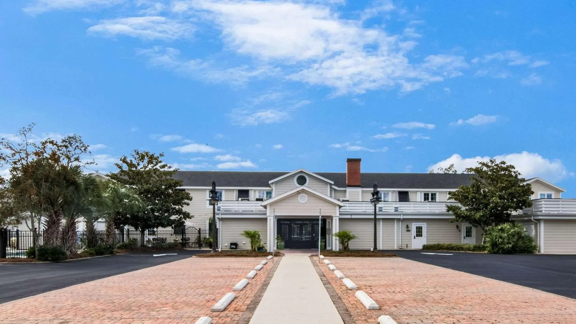 The Port And Cottages, Ascend Collection