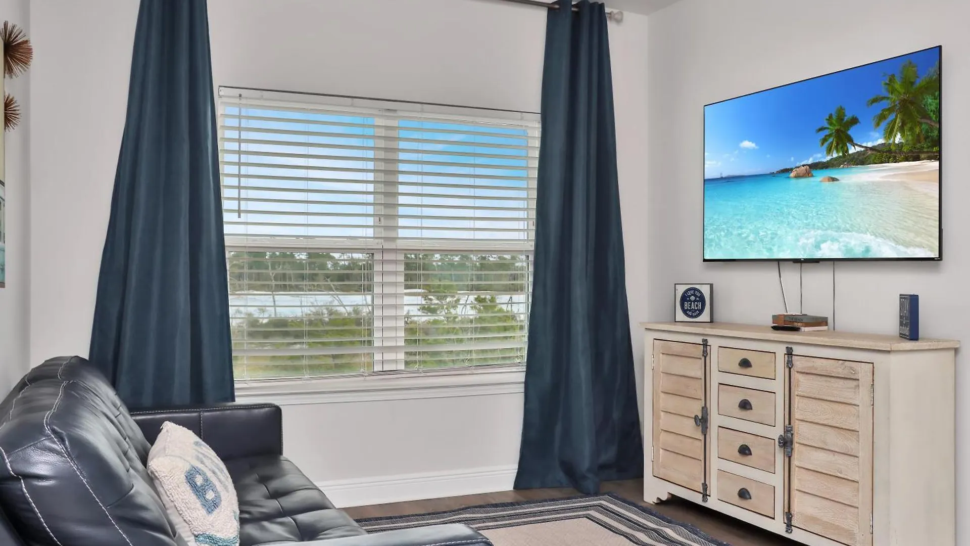 Holiday home Coastal Oasis By Pristine Vacation