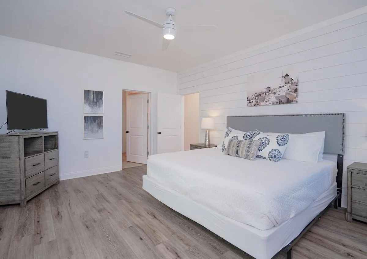 Stunning Front-private Heated Pool & *