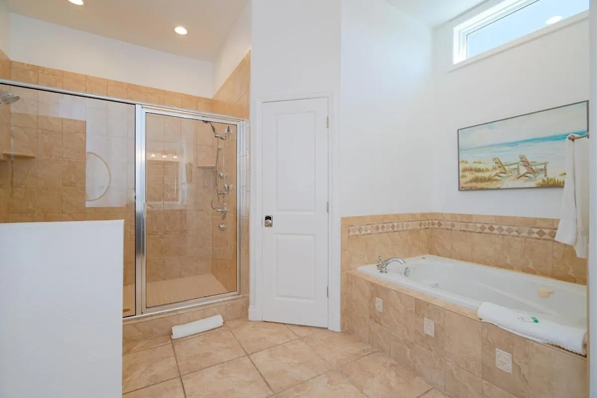 Stunning Front-private Heated Pool & Holiday home