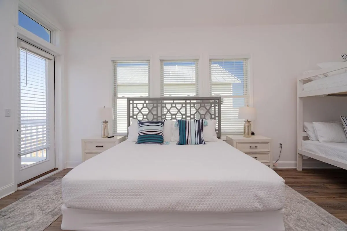 Stunning Front-private Heated Pool & Holiday home Port St. Joe