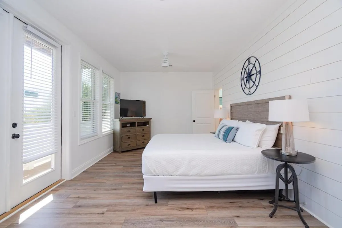 Stunning Front-private Heated Pool & Holiday home Port St. Joe