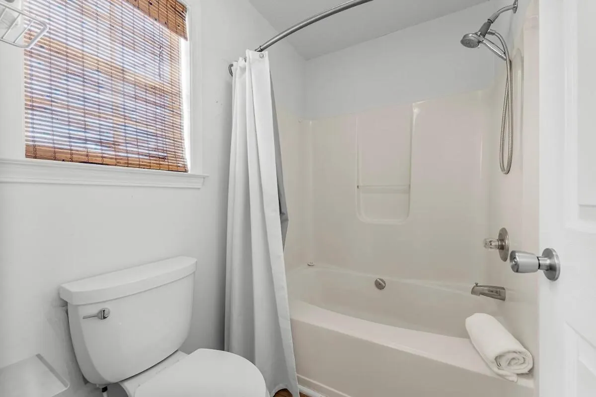 Holiday home Sleeps15-pool - Pets Welcome - Steps From *