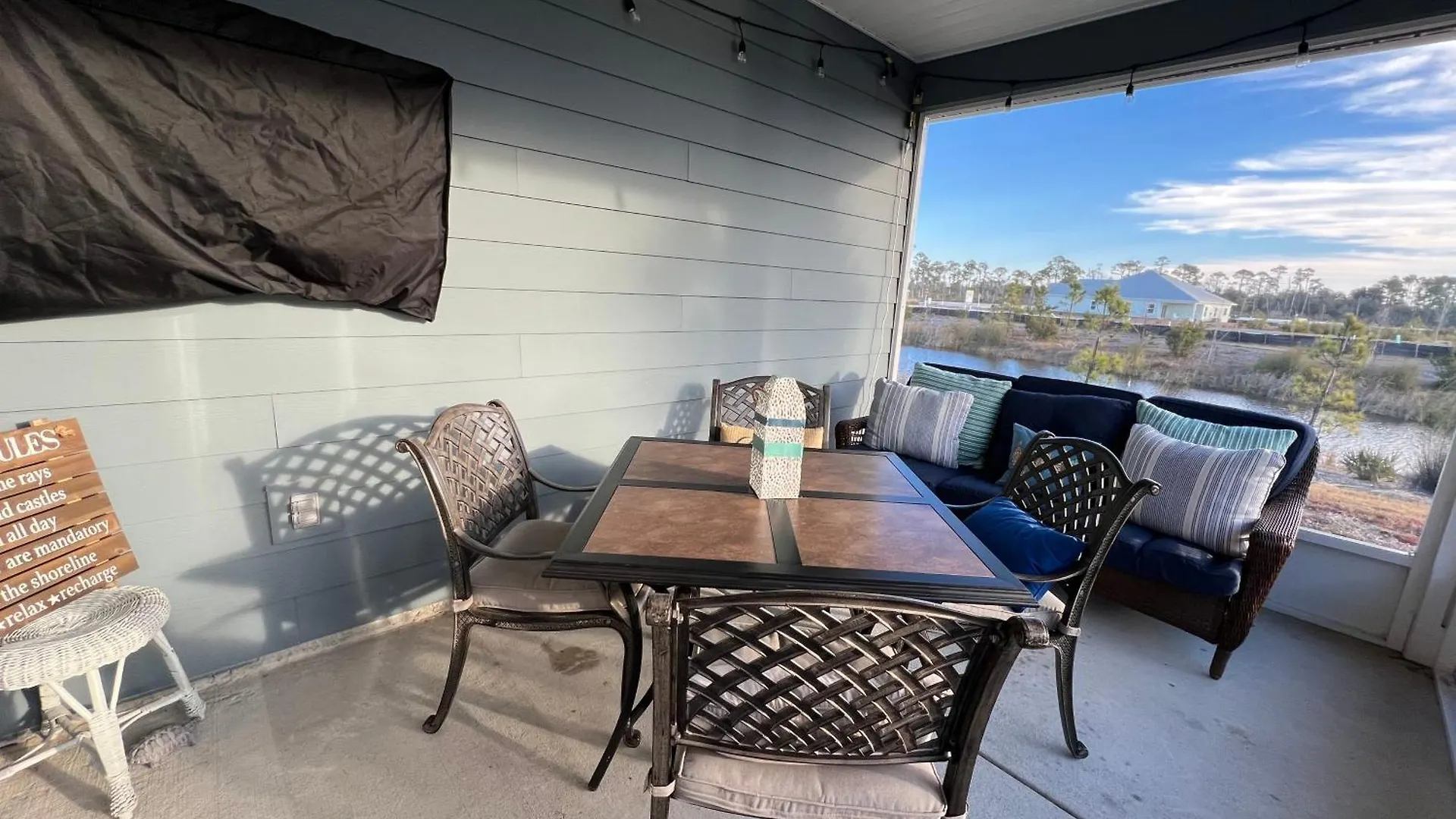 The Blue Bird By Pristine Vacation Holiday home