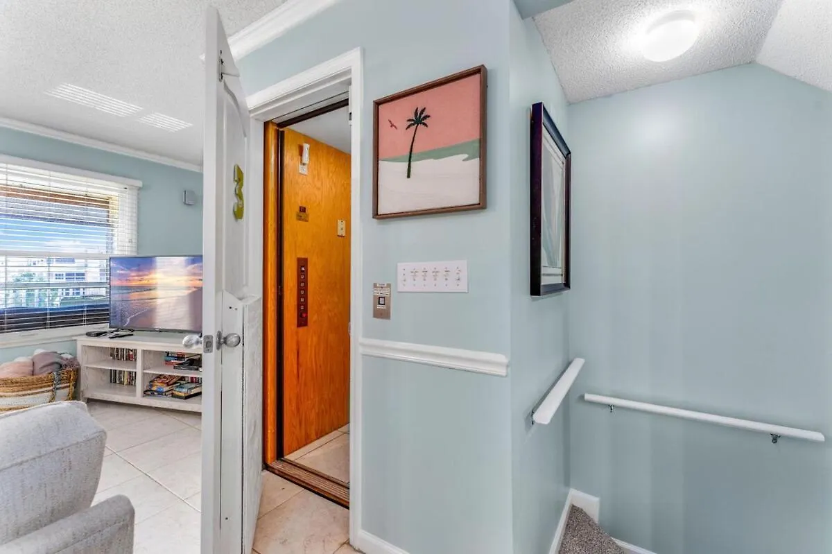 Holiday home Beachfront Pet Friendly 4 Bed 5 Bath With Pool
