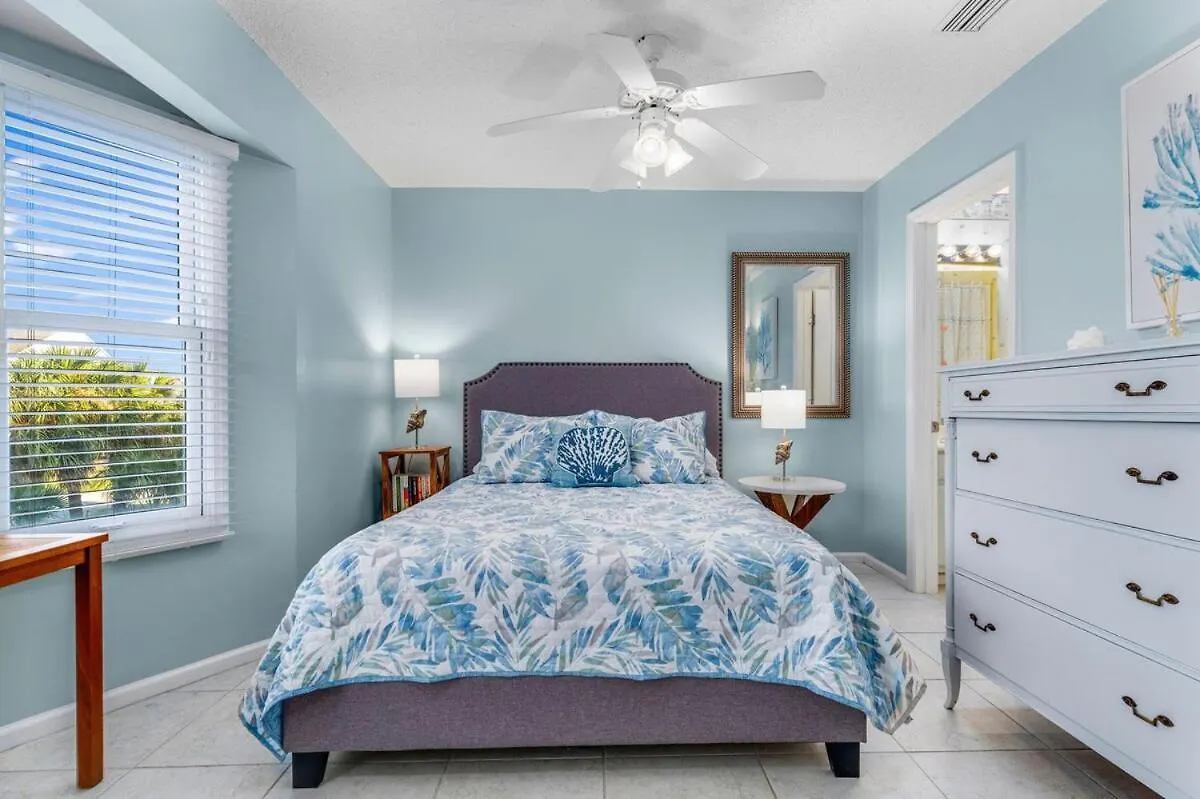 Beachfront Pet Friendly 4 Bed 5 Bath With Pool Holiday home *