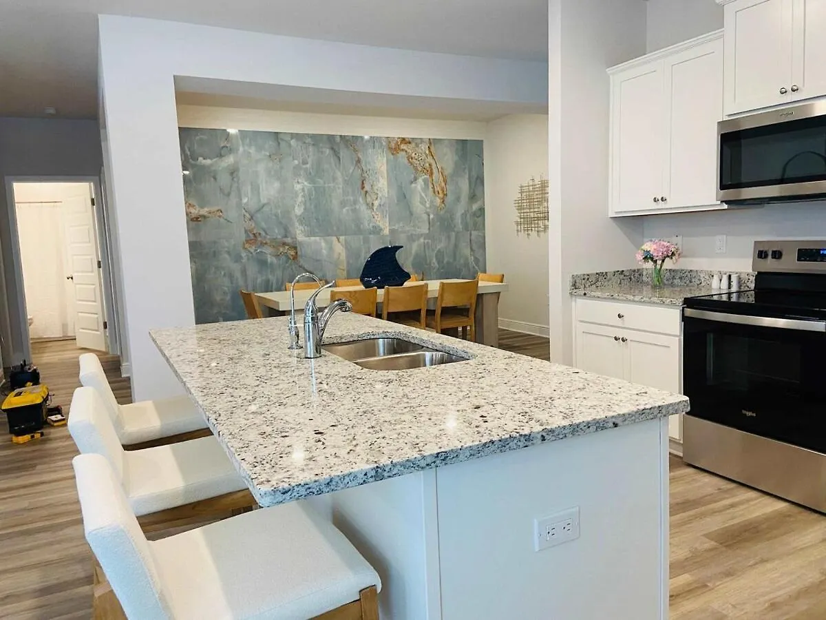 New 5br Coastal Retreat With Access Pools Gcart