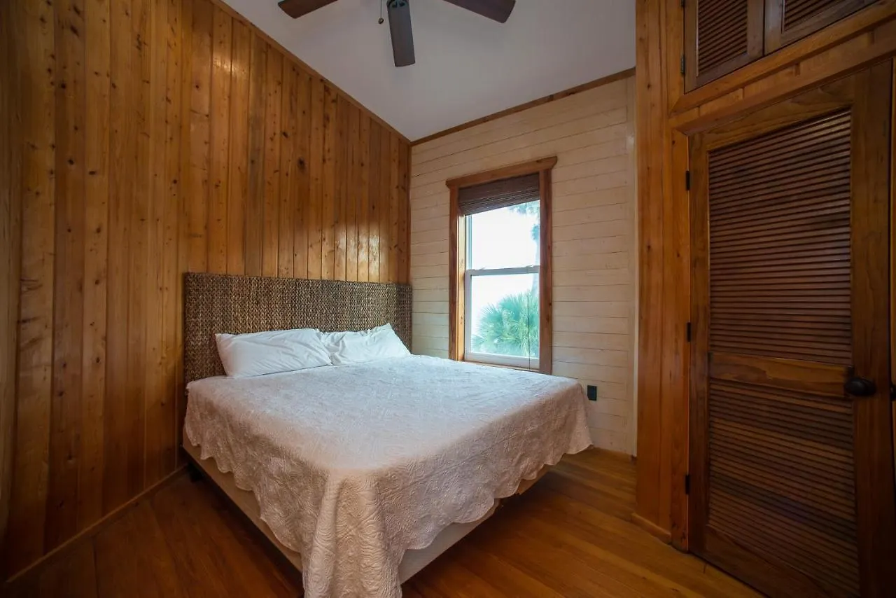 Black's Island Bungalow #4 Casa vacanze *